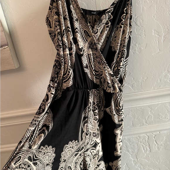 BOHO Strappy Jumpsuit Size Small. Gently used in excellent condition! - Picture 8 of 12